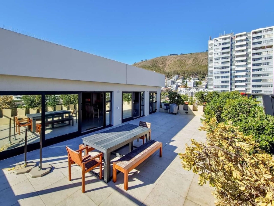 To Let 4 Bedroom Property for Rent in Sea Point Western Cape